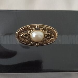 Elegant Gold Pearl Ring